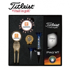 타이틀리스트 Pro V1 골프볼+칩볼마커+그린보수기볼마커(골드)+자석티 세트