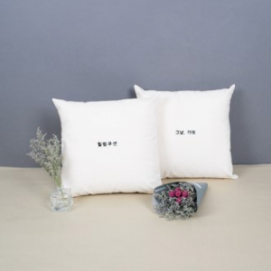 메이드유 쿠션 (소) - 30 × 30CM