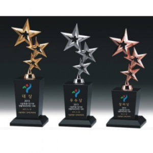 금속 트로피 331