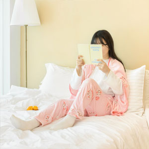 캐릭터 모여있는 겨울 내의 수면바지