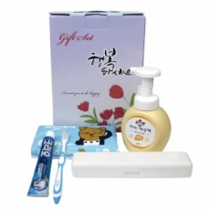 크리오 여행용치약칫솔세트+아이깨끗해 핸드워시+카카오 여행티슈 3종