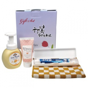 체스 핸드타올 + 크리오 치약칫솔세트 + 아이깨끗해 핸드워시 + 과일나라 핸드에센스 4종세트