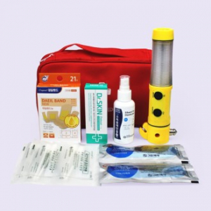 다용도 경광등 + 멸균면봉 + 알콜스틱스왑 + 대일밴드 + 닥터스킨연고 + 소독용에탄올 스프레이 구급세트