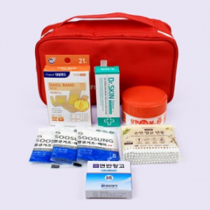 면반창고 + 멸균거지 + 멸균멸봉 + 대일밴드 + 닥터스킨연고 + 삼현 코튼 알코올 솜 + 구급함 정품 9종세트