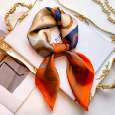 로페리아 데일리 쉬폰 70X70 정사각 실크 스카프 0206708