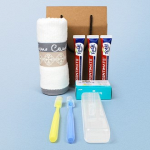 피에르가르뎅 세면타올 + 크리오 덴티메이트 토탈케어 3개 + 부케가르니 미세모 칫솔 2개 + 아이깨끗해 비누 + 치약칫솔케이스 + 끈케이스