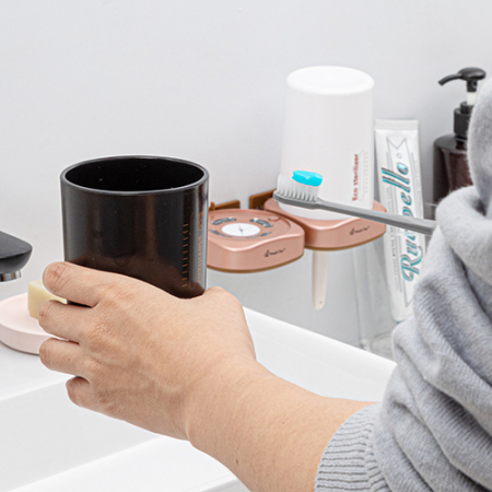 로얄스타 휴대용 충전식 무선 UV 칫솔 살균기 #3