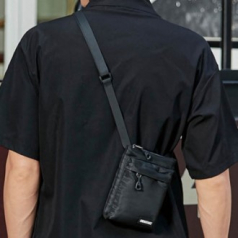 세로형 숄더백 전면 지퍼포켓 실용적인 분리수납 가방