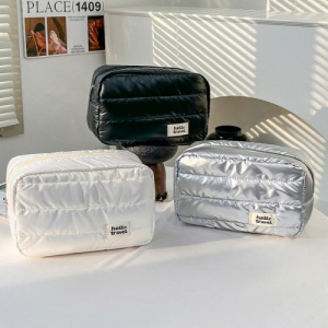 폭신폭신 사각 패딩 파우치