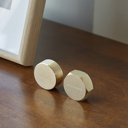 황동 원형 육각 문진/페이퍼웨이트 소품 #4