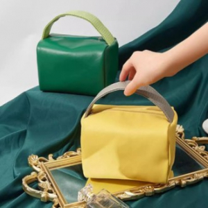 빅 파우치 생리대 화장품 방수 메이크업 가방