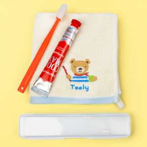 크리오 미세모칫솔 + 쿨맥스치약 + 기라로쉬 울리프렌즈 고리타올 핸드타올 + 치약칫솔 투명케이스 + 종이케이스포함